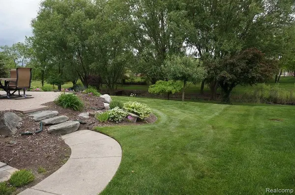 49954 Willowood DR, Macomb Township, MI 48044