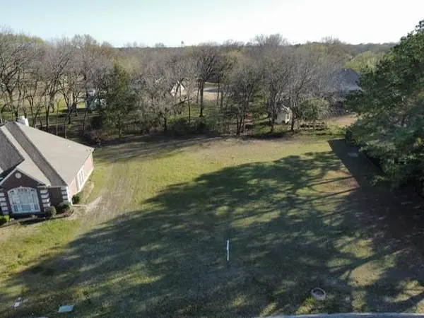 1000 Legend Avenue, Bonham, TX 75418