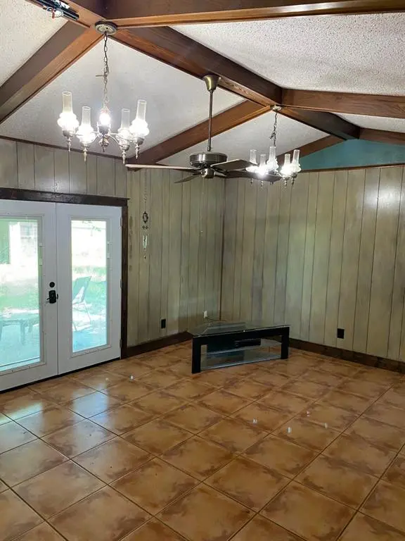 603 W 11th Street W, Clarksville, TX 75426