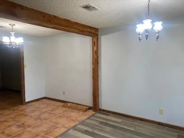 603 W 11th Street W, Clarksville, TX 75426