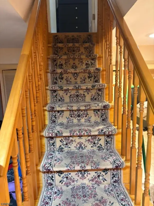 910 Apgar Ter, Rahway City, NJ 07065