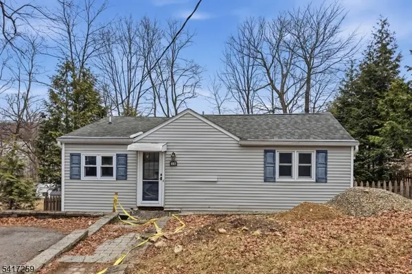 19 Sutton Rd, Hopatcong Boro, NJ 07843
