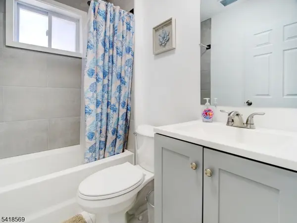 76 Amherst St, East Orange City, NJ 07018