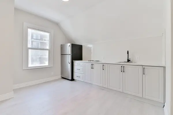 93 McMillan DR #UNIT 3, Oshawa, ON L1G 3Z7