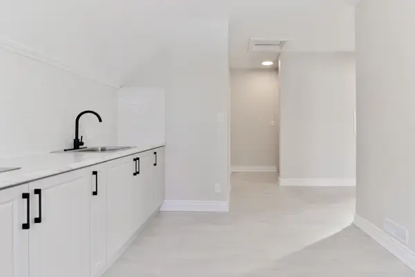 93 McMillan DR #UNIT 3, Oshawa, ON L1G 3Z7