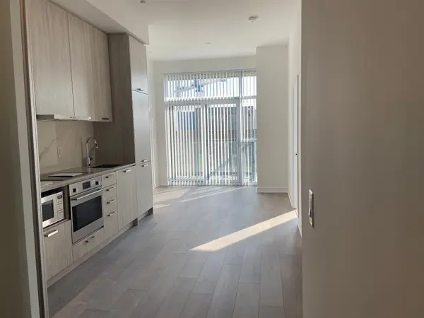 10 Honeycrisp CRES #307, Vaughan, ON L4K 0M7