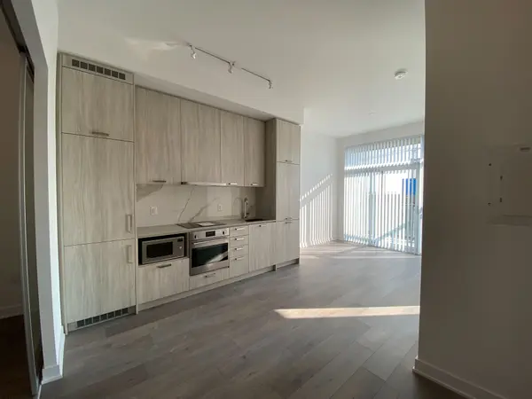 10 Honeycrisp CRES #307, Vaughan, ON L4K 0M7