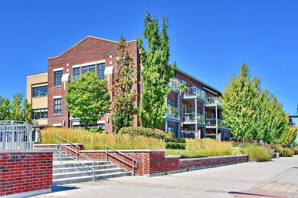 1 Shipyard LN #208, Collingwood, ON L9Y 0W2