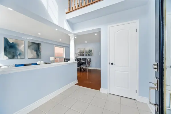 15 Heatherdale DR, Brampton, ON L7A 2H6