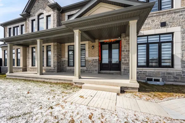 2 Catherwood CT, Brampton, ON L6P 2W1