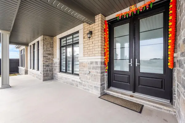 2 Catherwood CT, Brampton, ON L6P 2W1