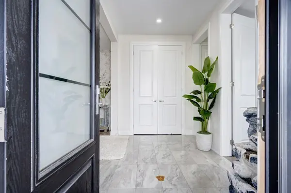 2 Catherwood CT, Brampton, ON L6P 2W1