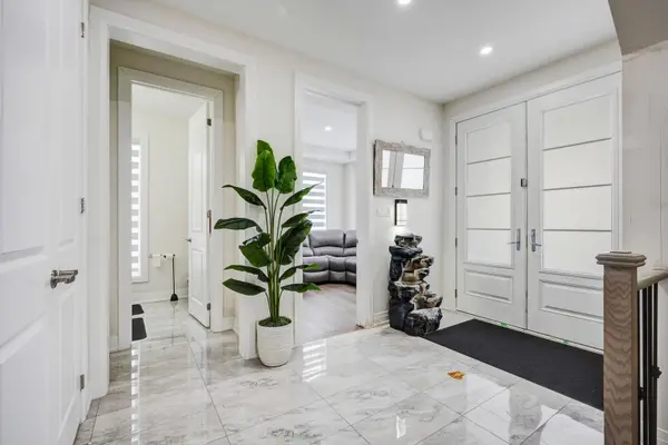 2 Catherwood CT, Brampton, ON L6P 2W1