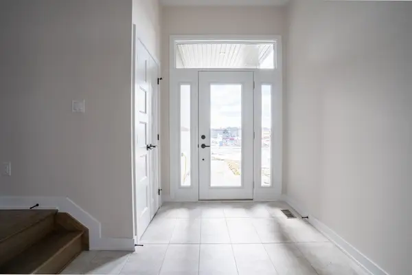 210 Ginebik WAY, Blossom Park - Airport And Area, ON K1X 0H4