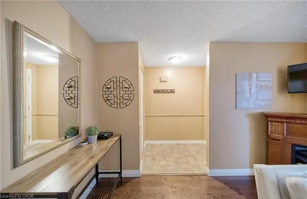 6 Bardadyn CT, St. Catharines, ON L2N 6R2