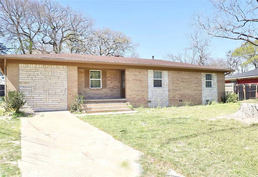 1004 W Cayuga Drive, Athens, TX 75751