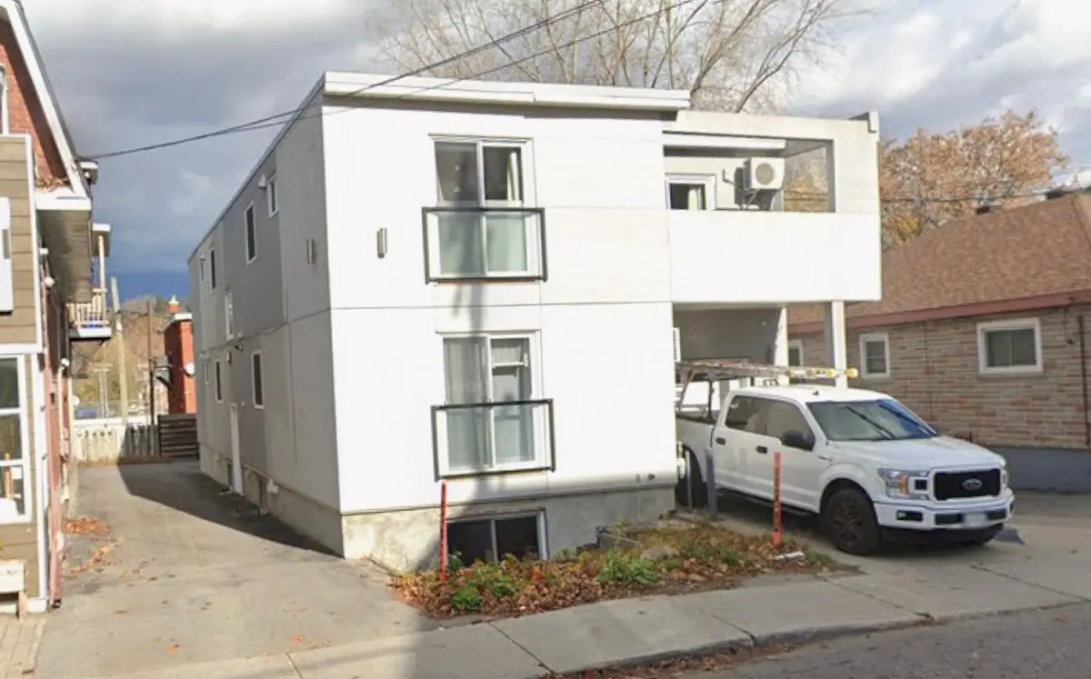 33 Marier AVE, Vanier And Kingsview Park, ON K1L 5S6