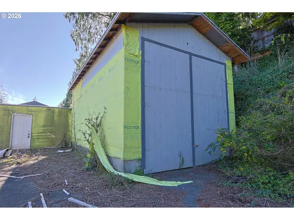 1731 S 20TH ST, Coos Bay, OR 97420