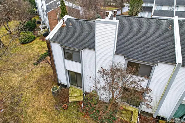 179 E Long Lake RD, Bloomfield Charter Township, MI 48304