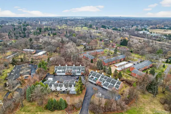 179 E Long Lake RD, Bloomfield Charter Township, MI 48304