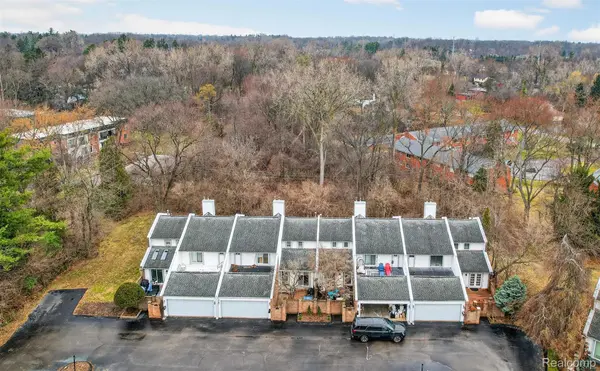 179 E Long Lake RD, Bloomfield Charter Township, MI 48304