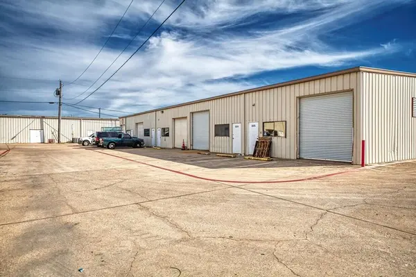 817 S Mill Street #101, Lewisville, TX 75057