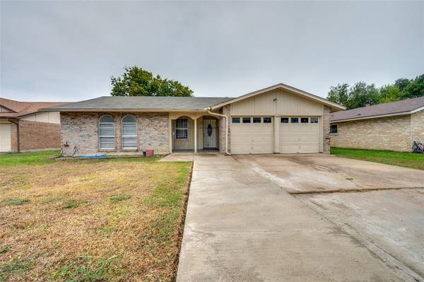 708 Thomas Chapel Drive, Arlington, TX 76014