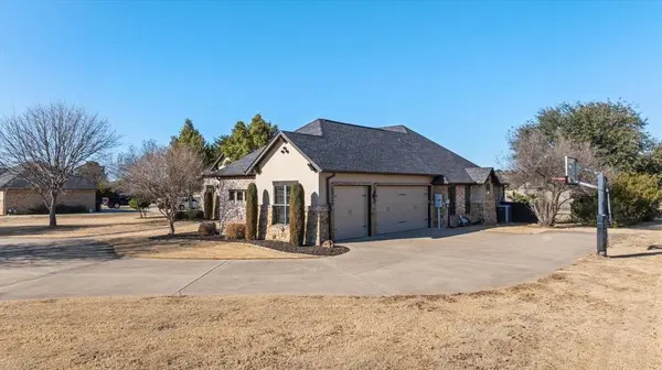 1204 E Scandinavian Court, Granbury, TX 76048