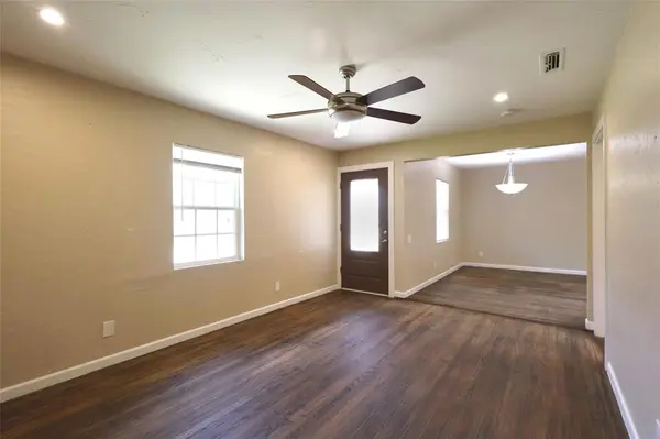 1004 W Cayuga Drive, Athens, TX 75751