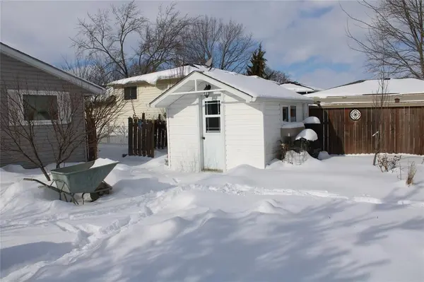 518 CARDINAL Crescent, Petrolia, ON N0N 1R0