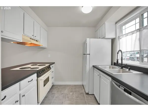 29750 SW COURTSIDE DR #1, Wilsonville, OR 97070