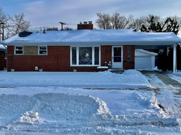 22832 Gary LN, St Clair Shores, MI 48080