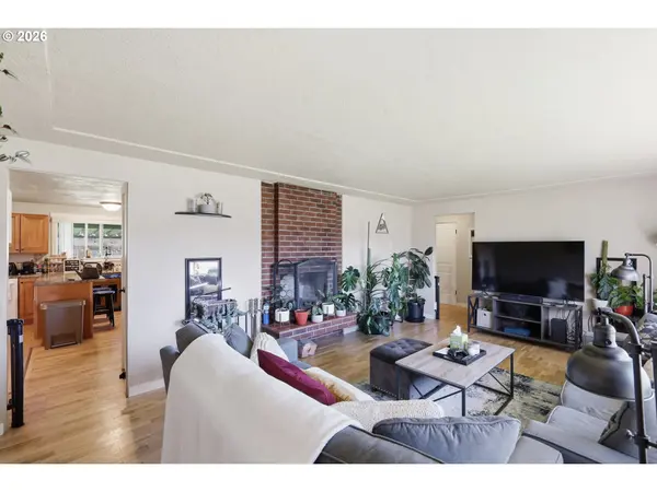 76 WOODLANE DR, Springfield, OR 97477