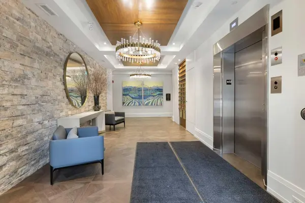 3030 17 ST SW #302, Calgary, AB T2T 6X3