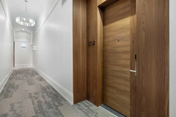 3030 17 ST SW #302, Calgary, AB T2T 6X3