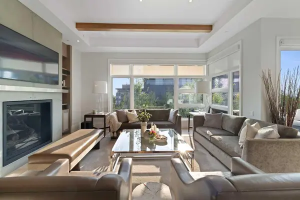 3030 17 ST SW #302, Calgary, AB T2T 6X3