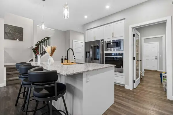 66 Belmont MNR SW, Calgary, AB T2X 5E4