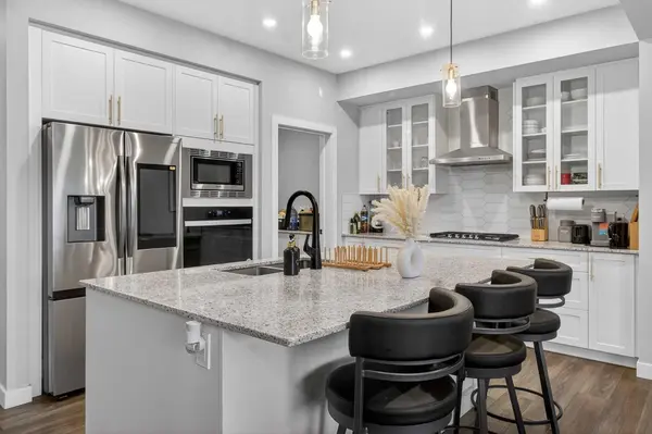 66 Belmont MNR SW, Calgary, AB T2X 5E4