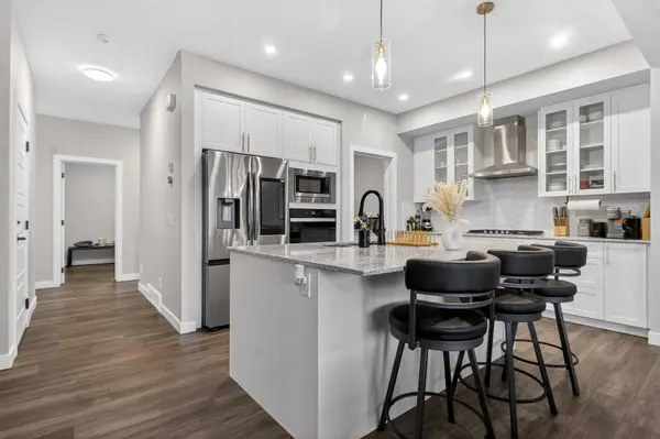 66 Belmont MNR SW, Calgary, AB T2X 5E4