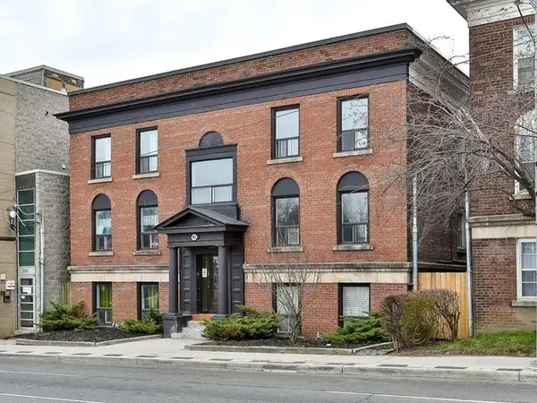 915 St Clair AVE W #2, Toronto C02, ON M6C 1C7