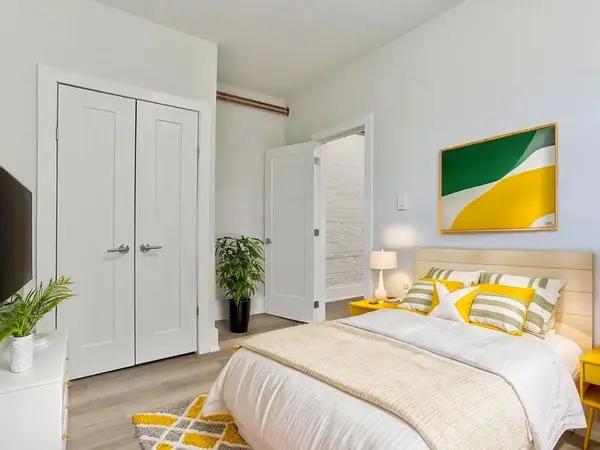 915 St Clair AVE W #2, Toronto C02, ON M6C 1C7