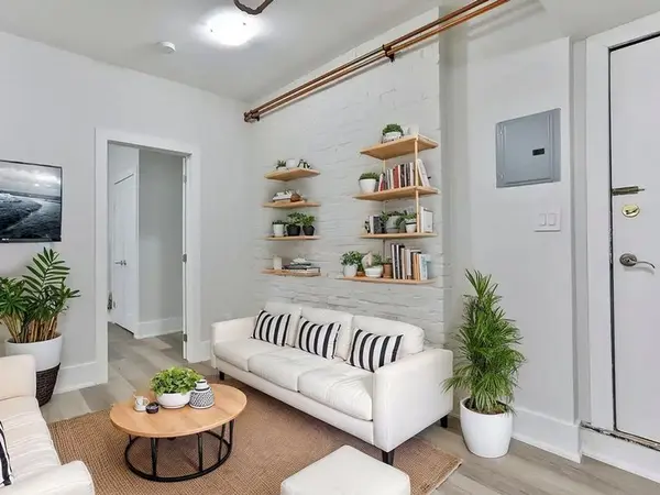 915 St Clair AVE W #2, Toronto C02, ON M6C 1C7