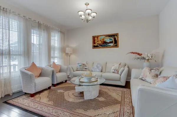 16 Tim Jacobs DR, Georgina, ON L4P 4C7