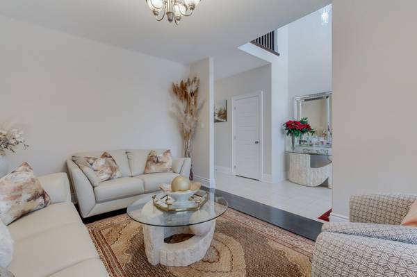 16 Tim Jacobs DR, Georgina, ON L4P 4C7