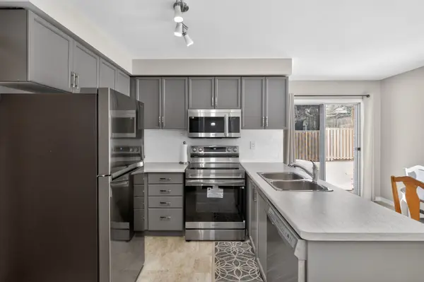 1 Mcdougall DR, Barrie, ON L4N 7J1