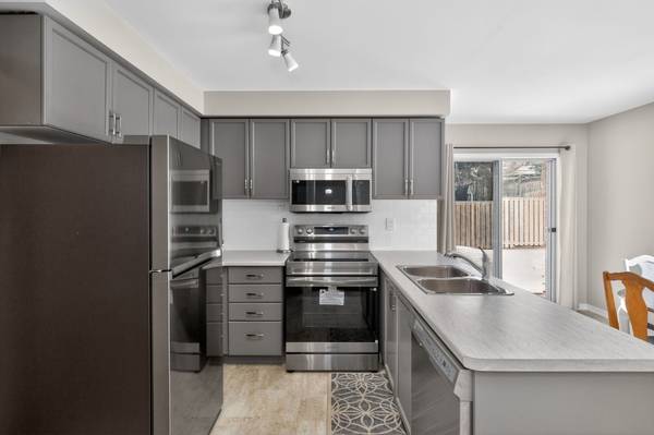 1 Mcdougall DR, Barrie, ON L4N 7J1