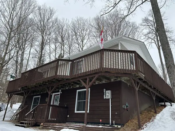 475 Chapman DR E, Magnetawan, ON P0A 1C0