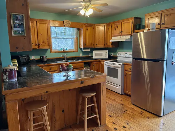 475 Chapman DR E, Magnetawan, ON P0A 1C0