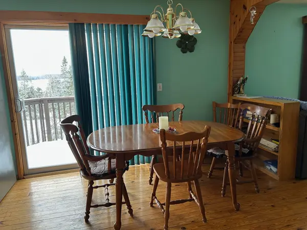 475 Chapman DR E, Magnetawan, ON P0A 1C0