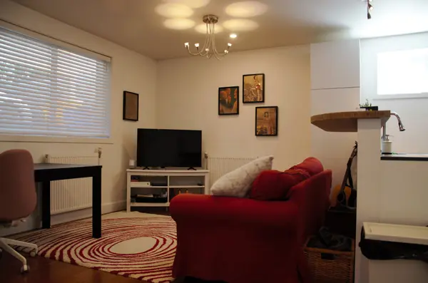 33 Marier AVE, Vanier And Kingsview Park, ON K1L 5S6